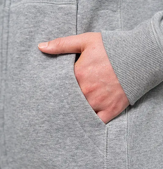 Rippbündchen an Ärmeln und Saum