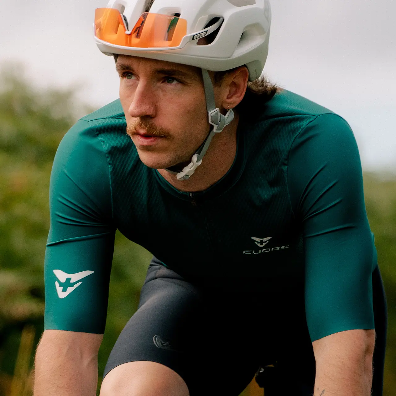 CUORE Mitarbeiter in individueller Radbekleidung