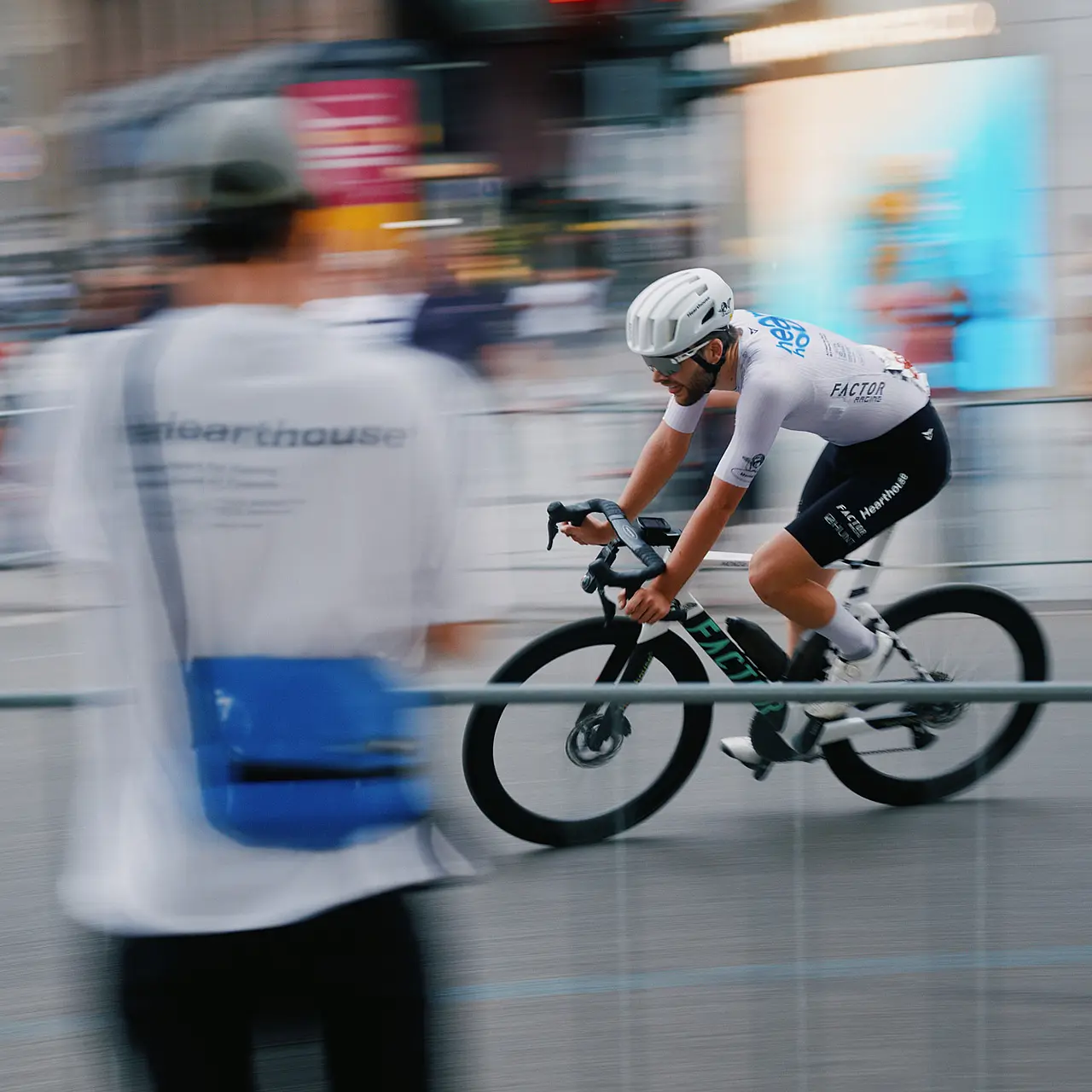 Team Hearthouse in individueller Radbekleidung von CUORE